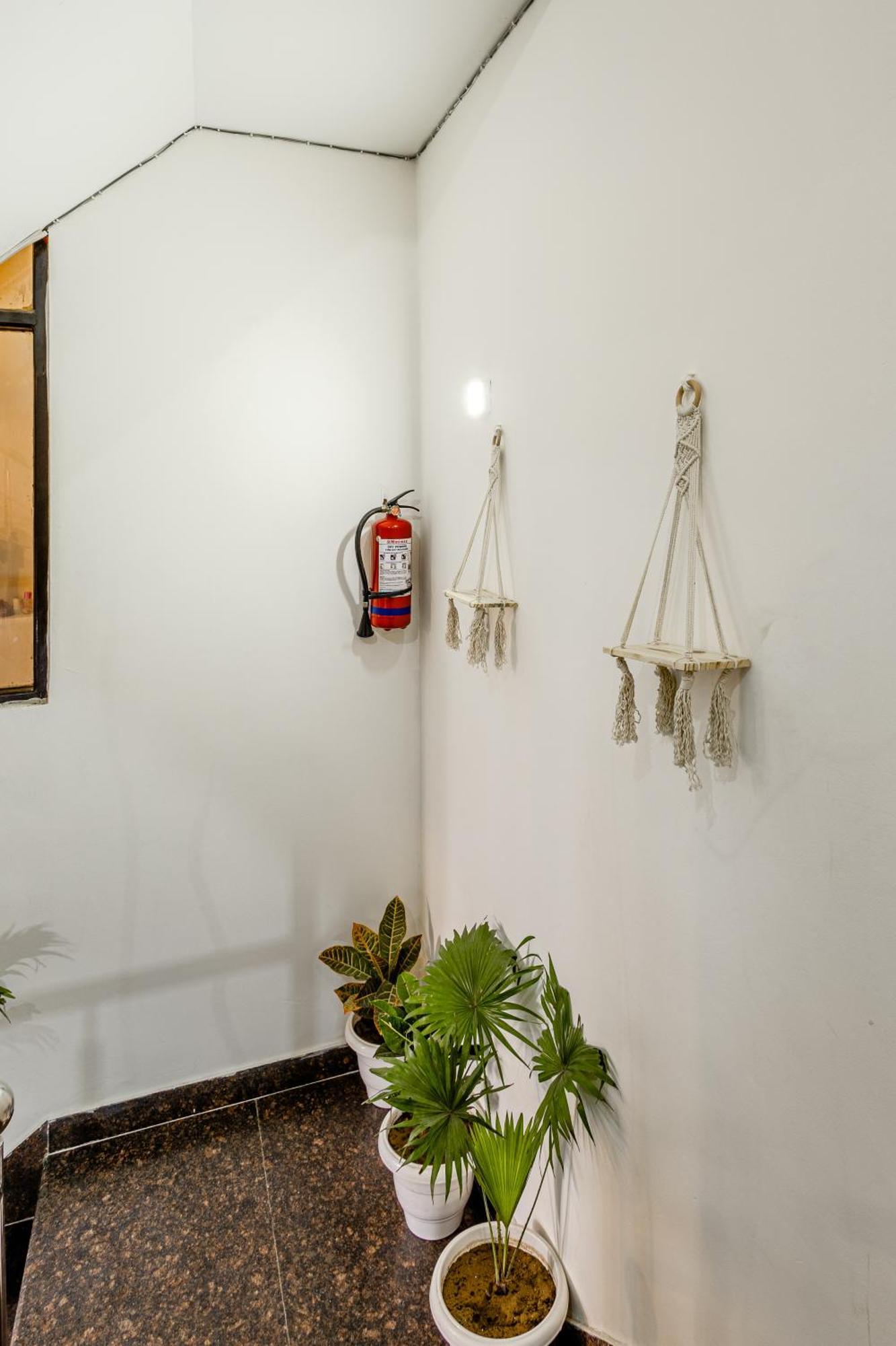 Lime Tree Service Apartment Golf Course Road, Гургаон Экстерьер фото