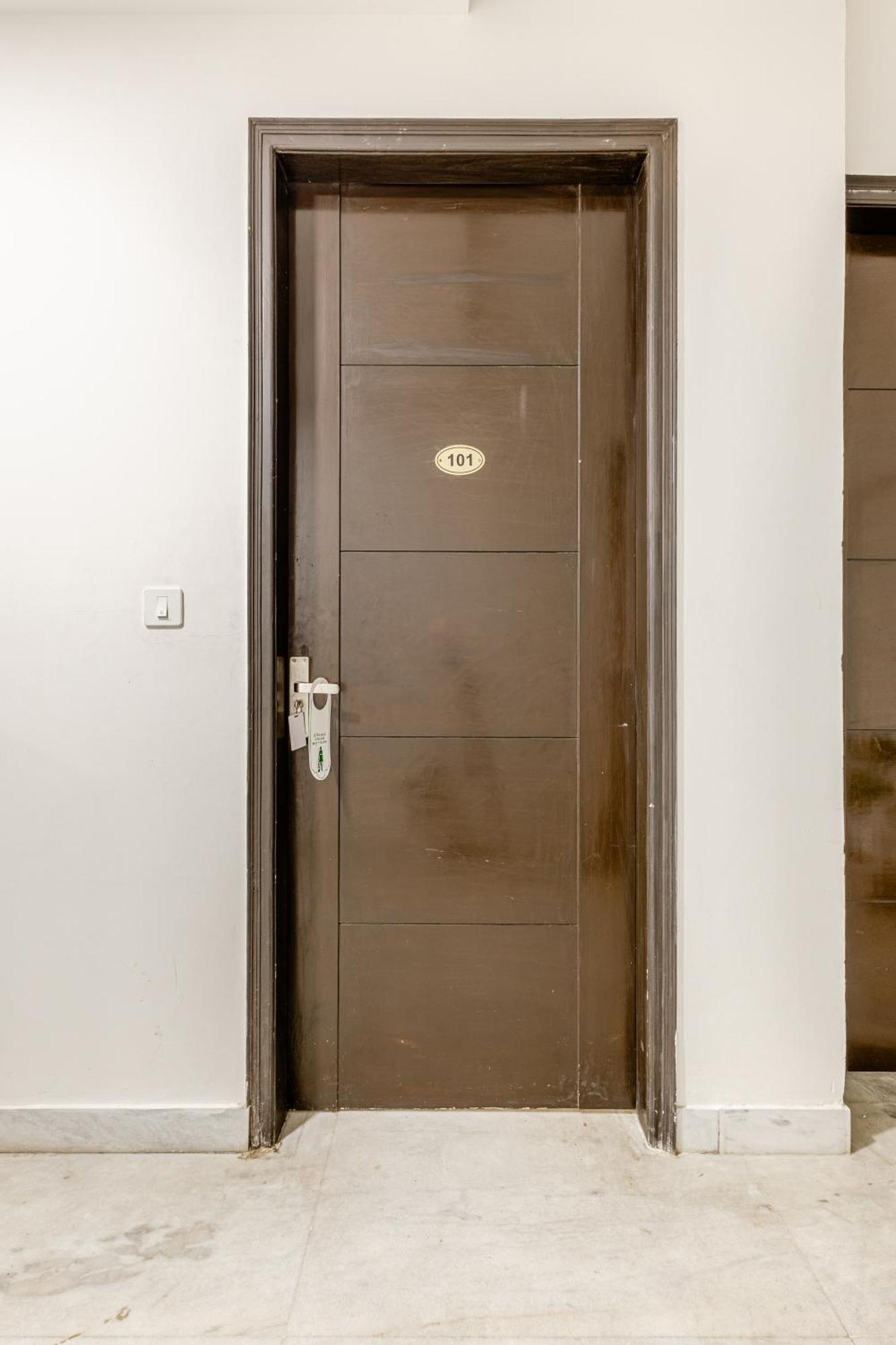 Lime Tree Service Apartment Golf Course Road, Гургаон Экстерьер фото