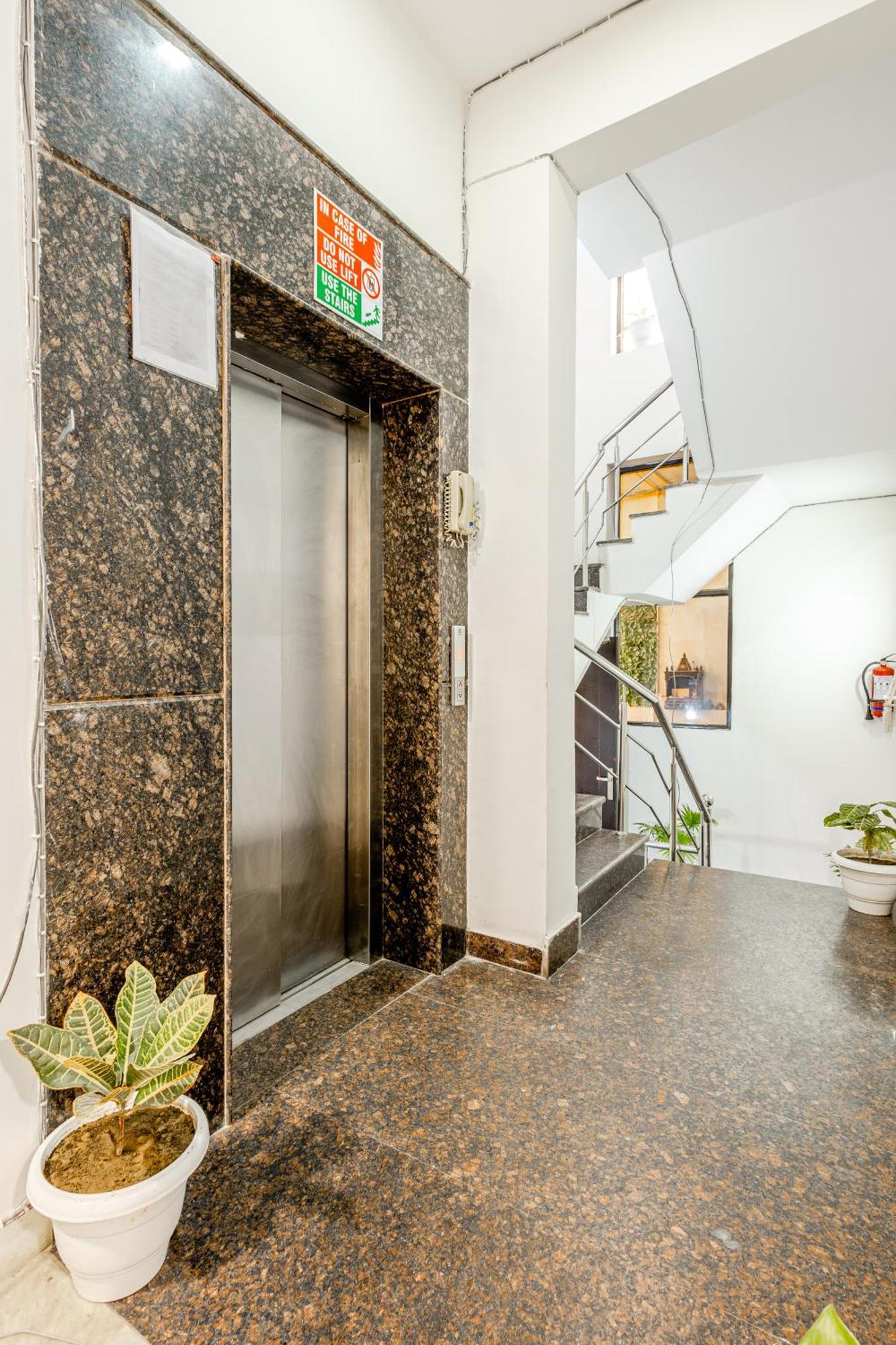 Lime Tree Service Apartment Golf Course Road, Гургаон Экстерьер фото