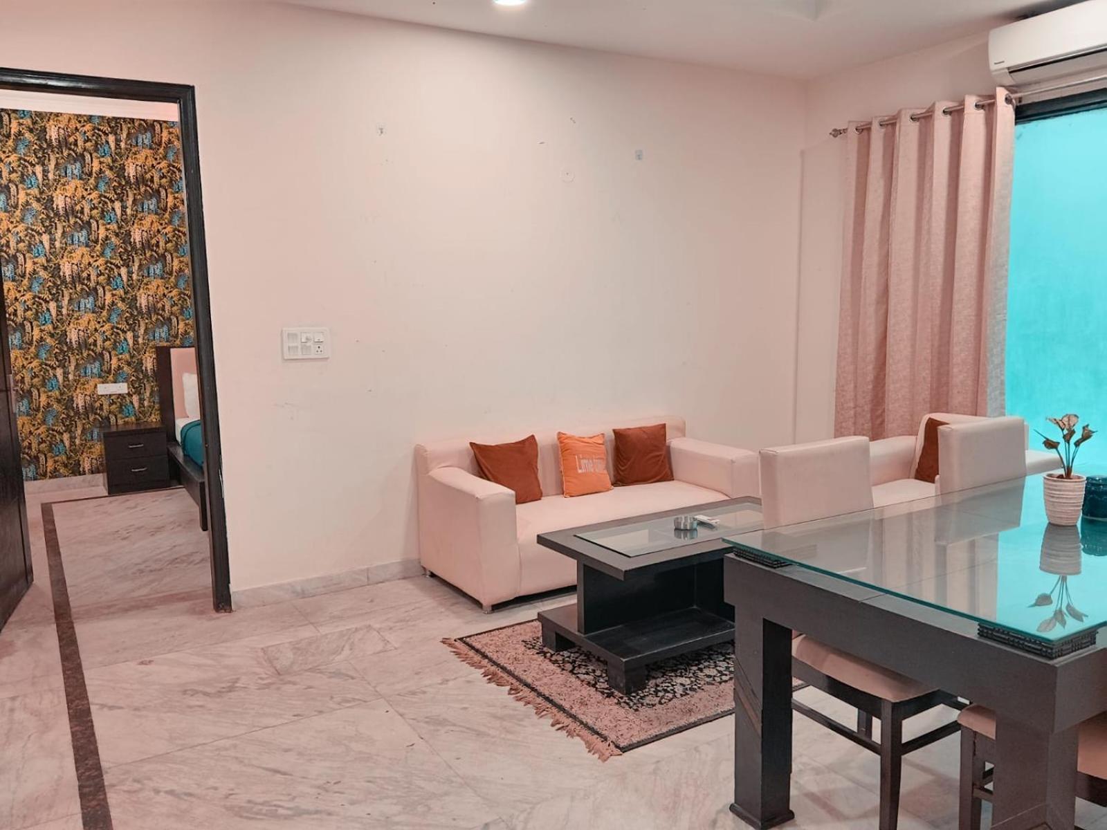 Lime Tree Service Apartment Golf Course Road, Гургаон Экстерьер фото